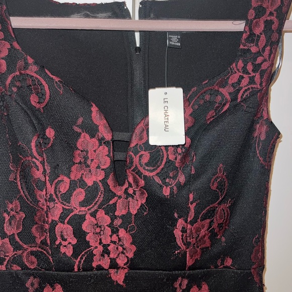 Le Chateau Lace V-neck cocktail dress - Picture 2 of 6